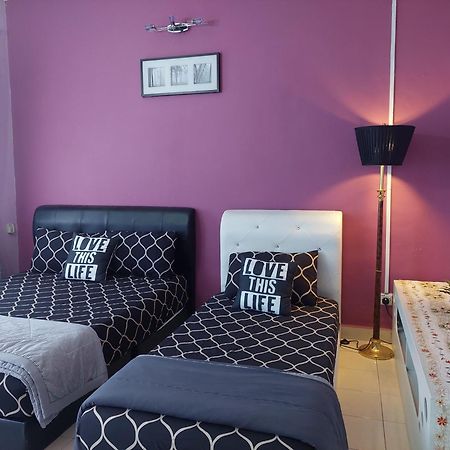 E&A Homestay Klia/ Sepang/ Nilai Exterior foto
