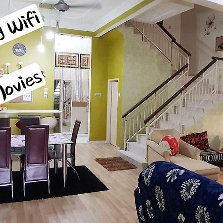 E&A Homestay Klia/ Sepang/ Nilai Exterior foto